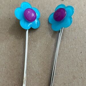 Women’s fashion hair pins Beautiful floral design. Never used.